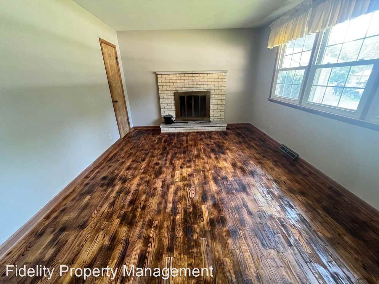 222 S Ken Ave - Photo 3 of 11