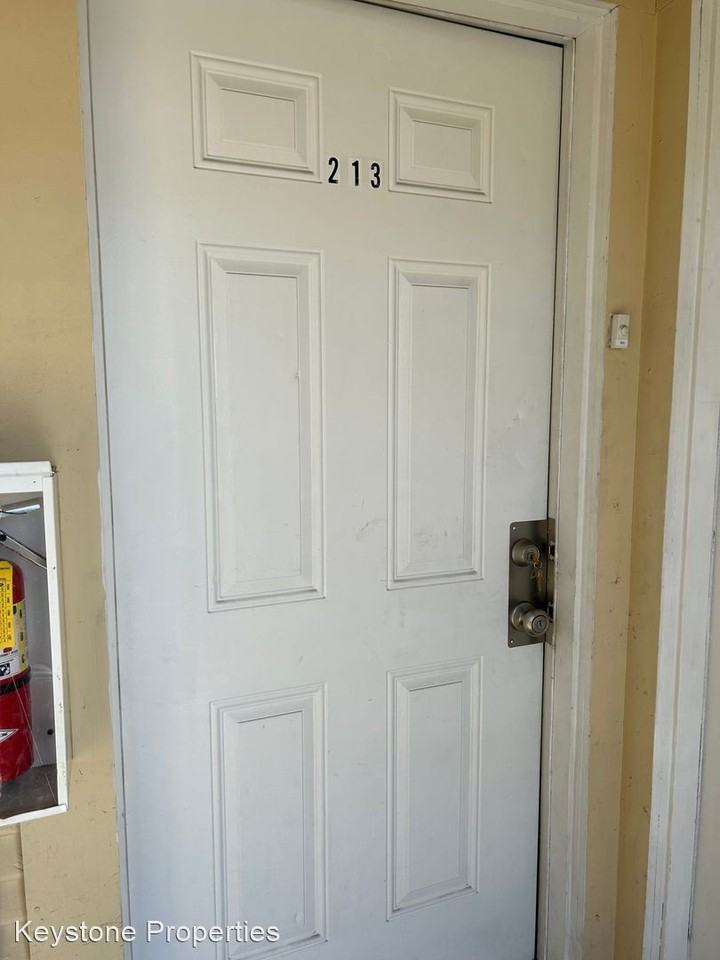 213 E Park St - Photo 2 of 5