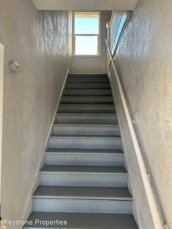 213 E Park St - Photo 3 of 5