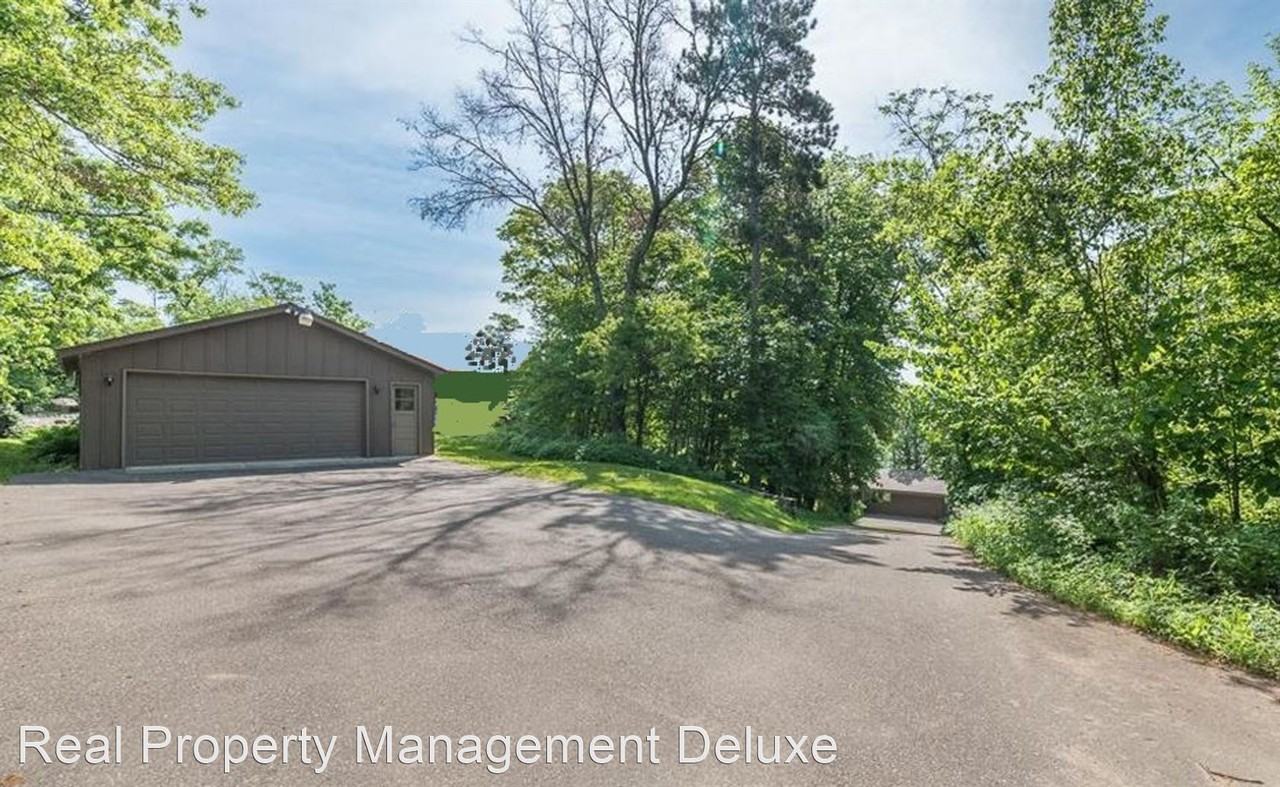 4657 Pine St - Photo 3 of 11