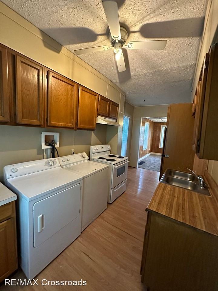 330 Deersville Ave - Photo 3 of 7