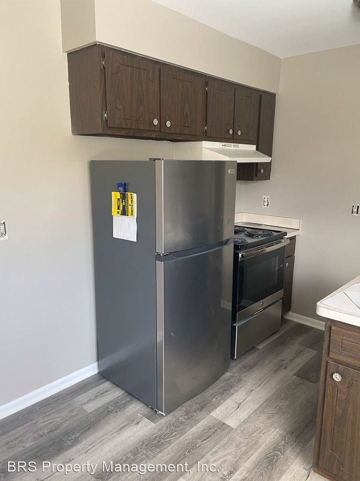 2627 Keewahdin Rd - Photo 2 of 4