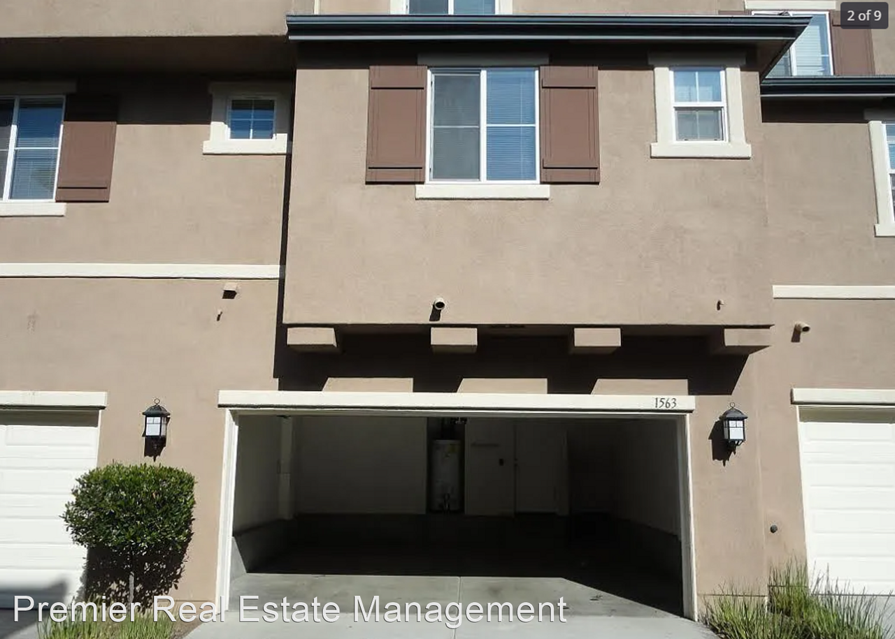 1563 Hackberry Pl - Photo 2 of 9