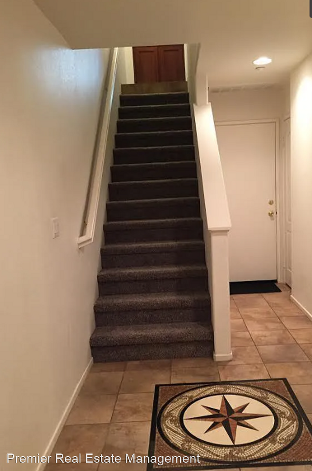 1563 Hackberry Pl - Photo 3 of 9