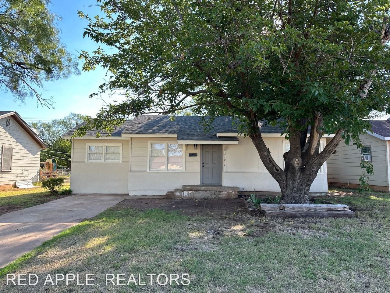 1017 S Bowie Dr - Photo 3 of 19