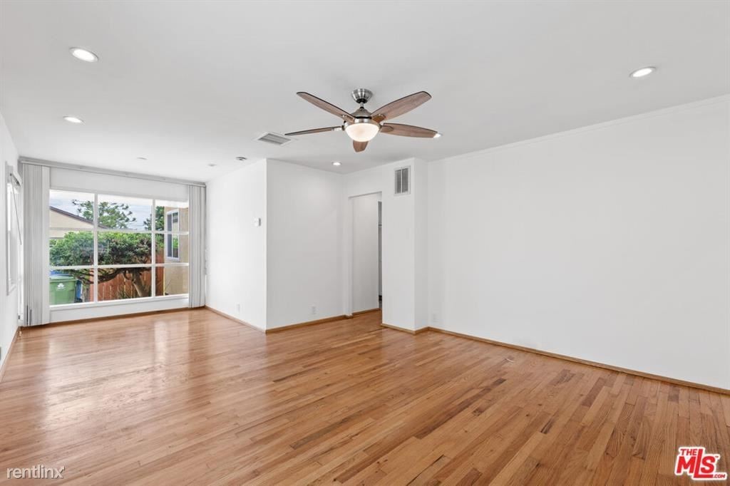 7746 Boeing Ave - Photo 3 of 9