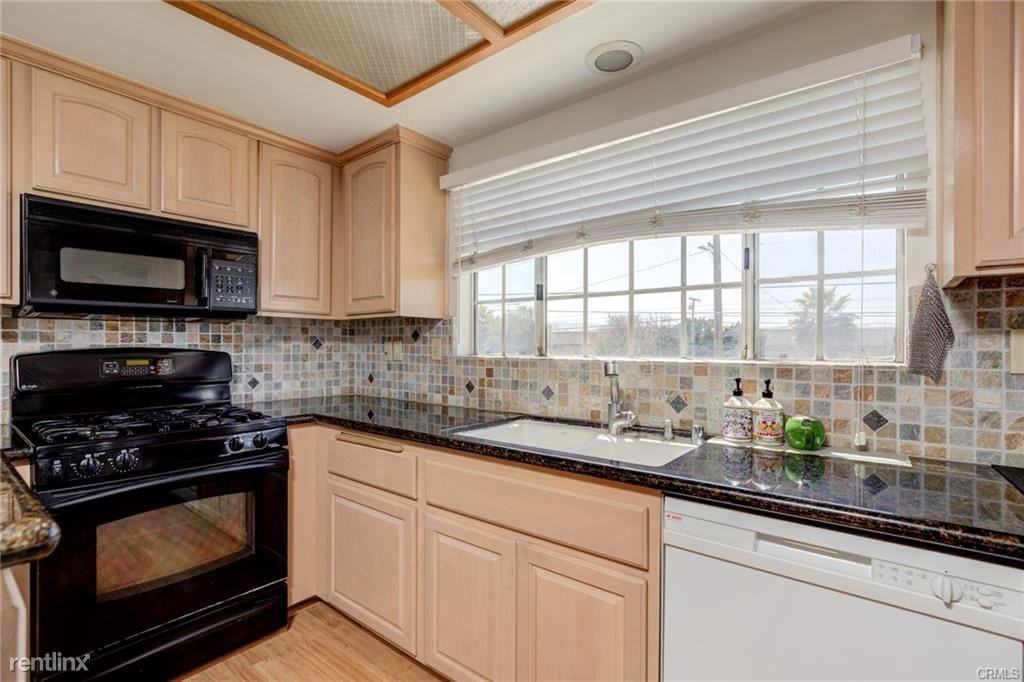 23524 Arlington Ave #A - Photo 3 of 10