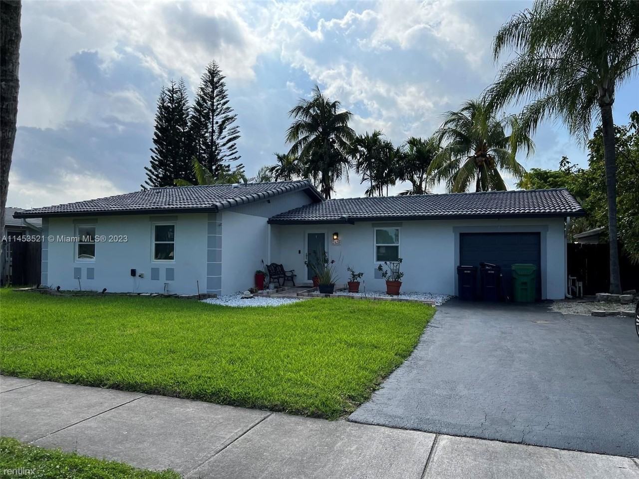 7820 Sw 131st Ave - Photo 2 of 10