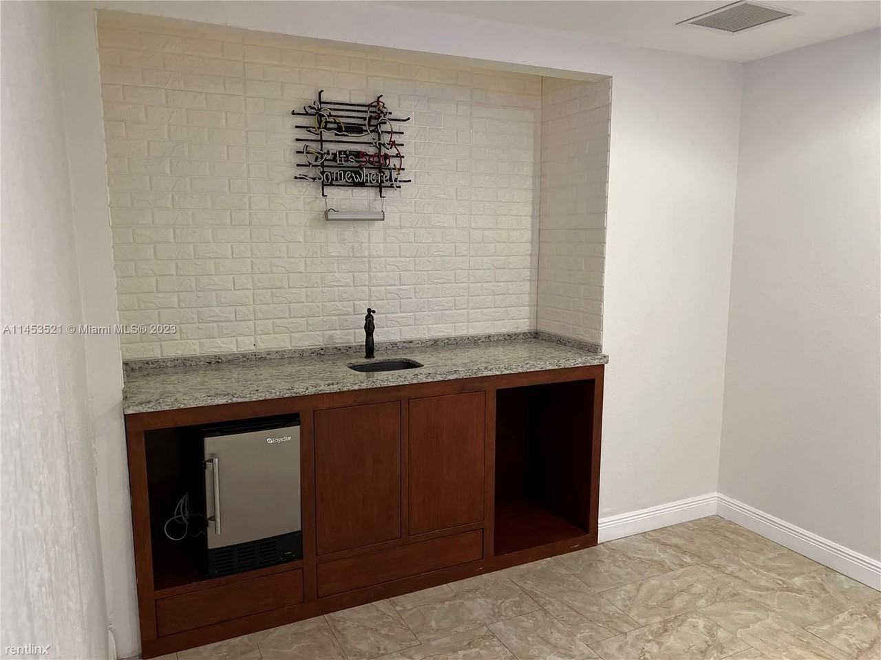 7820 Sw 131st Ave - Photo 3 of 10