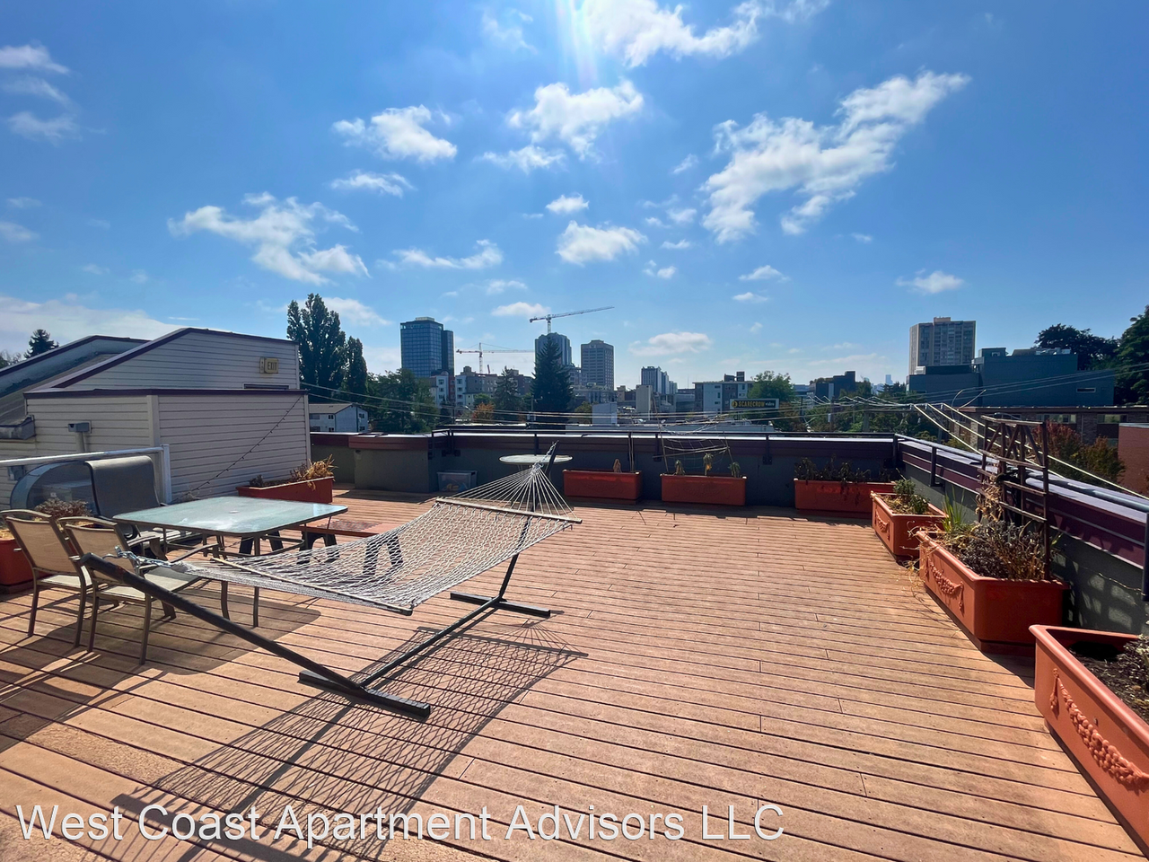 5200 Roosevelt Way NE - Photo 2 of 5