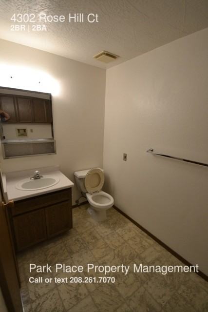 4302 Rose Hill Ct - Photo 3 of 16