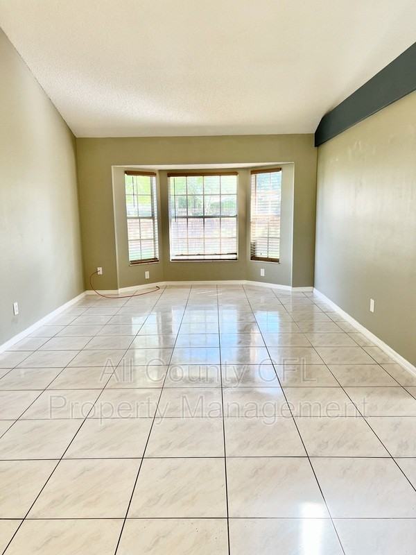 1004 Eagens Creek Ct - Photo 3 of 26