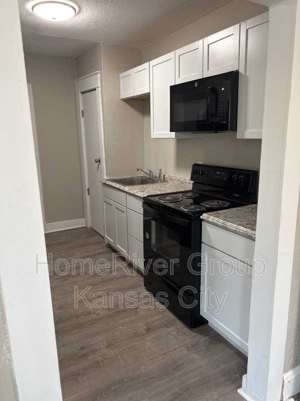 740 Garfield Ave - Photo 3 of 12