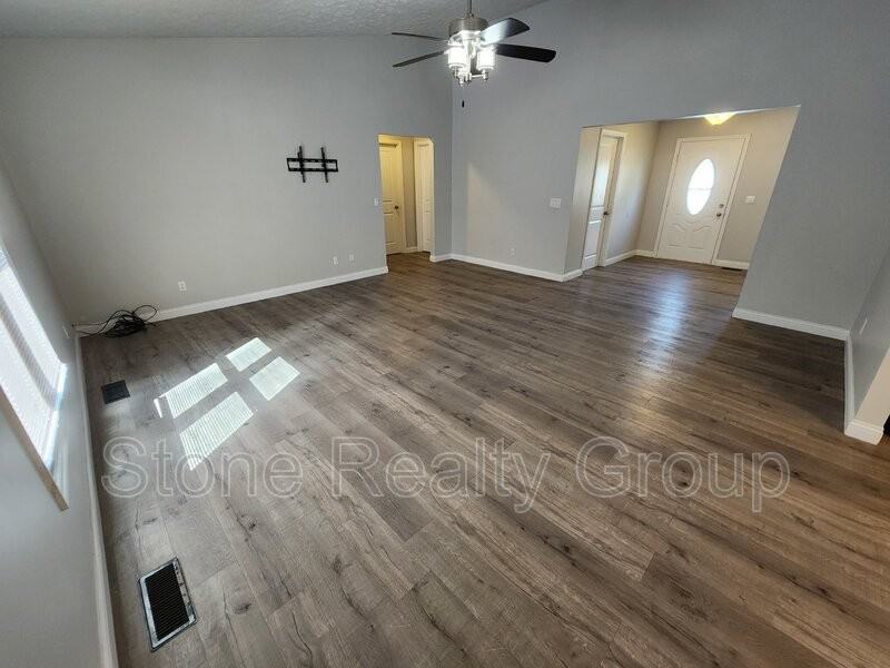 905 E Talisman Dr - Photo 2 of 12