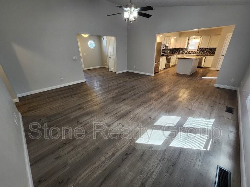 905 E Talisman Dr - Photo 3 of 12