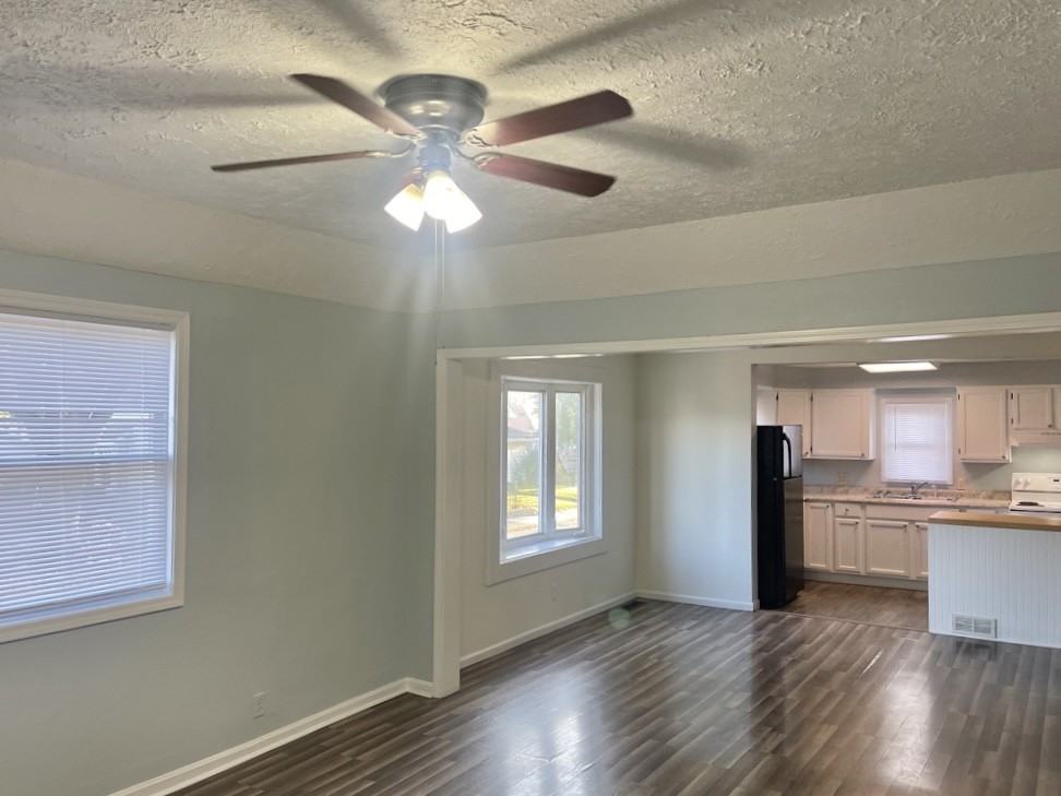 1200 S Washington St - Photo 3 of 23