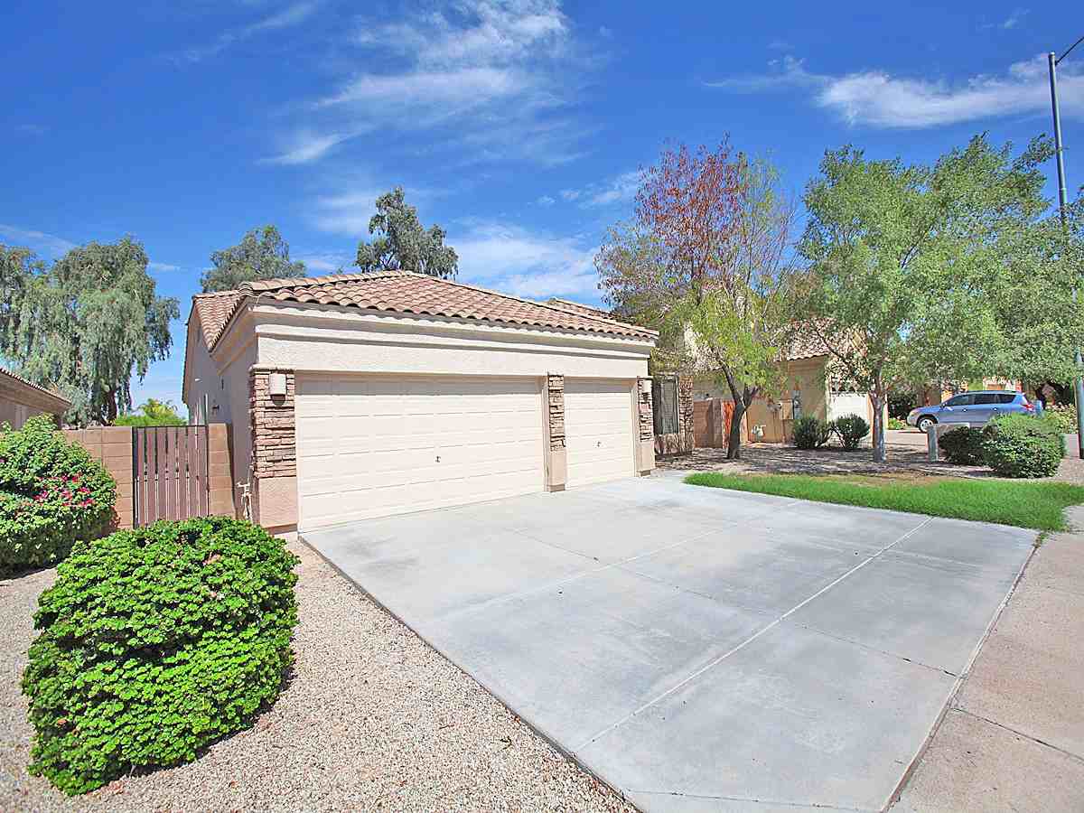 20440 N 93rd Dr - Photo 2 of 44