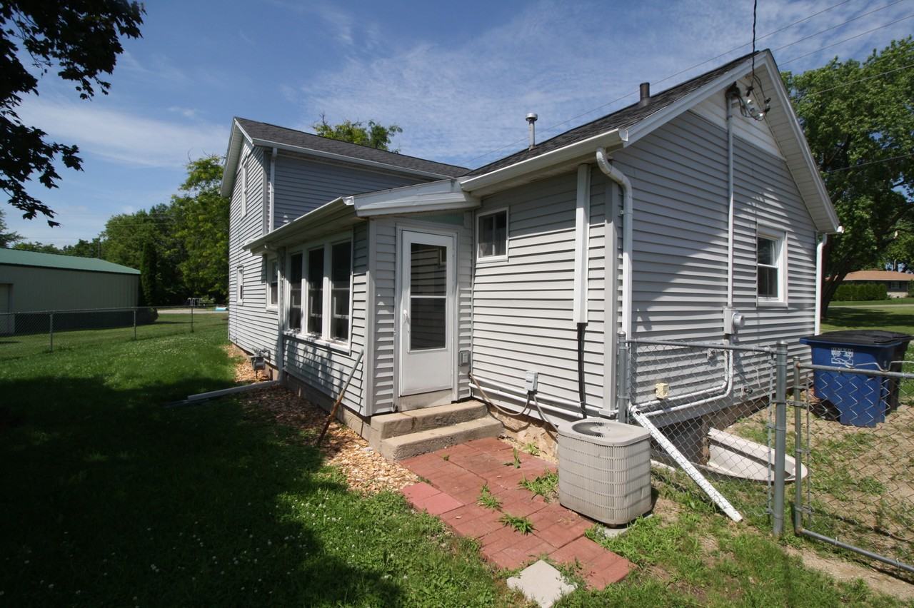 710 E Main St - Photo 2 of 25