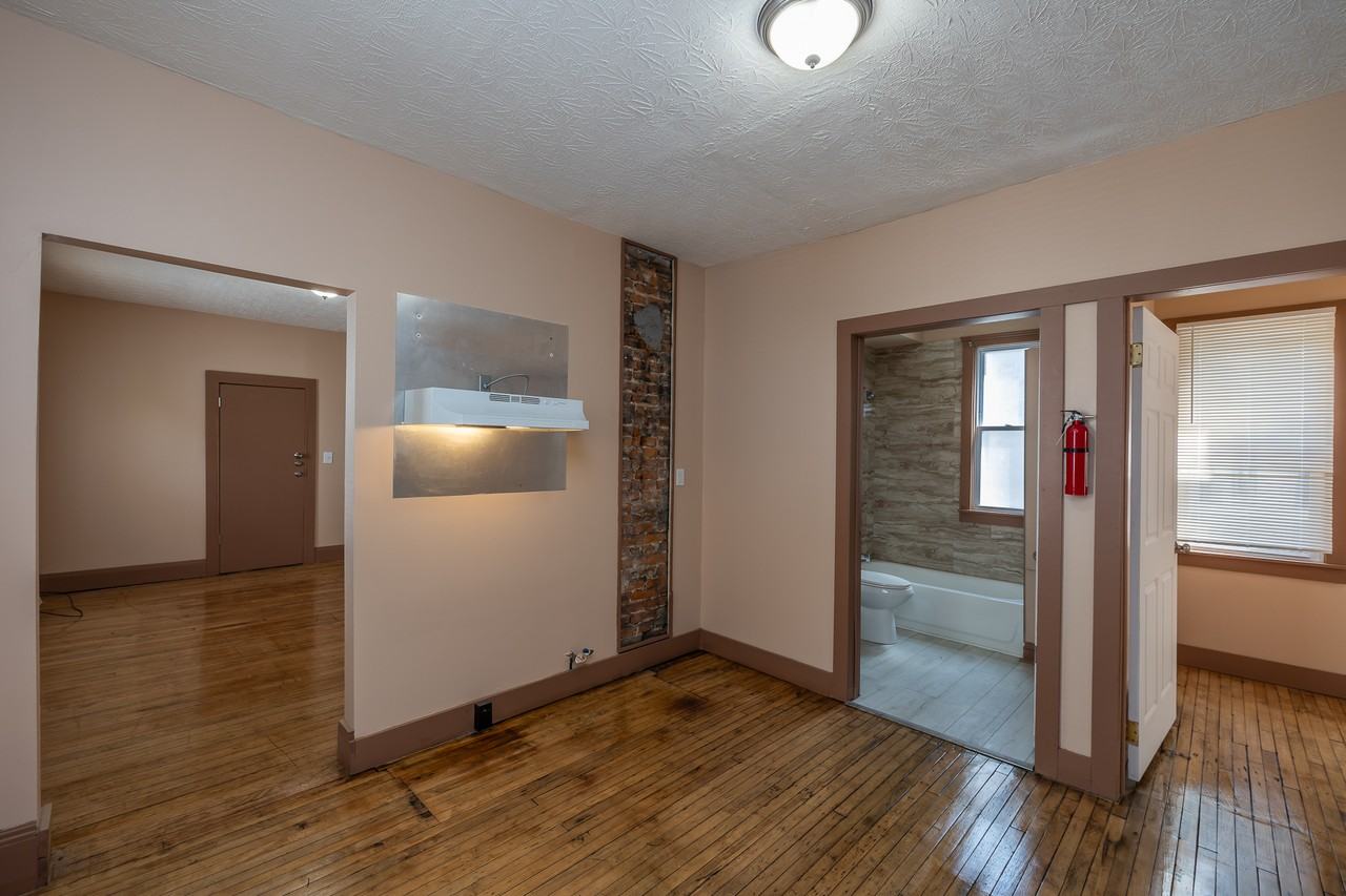 8104 Simon Ave - Photo 3 of 17