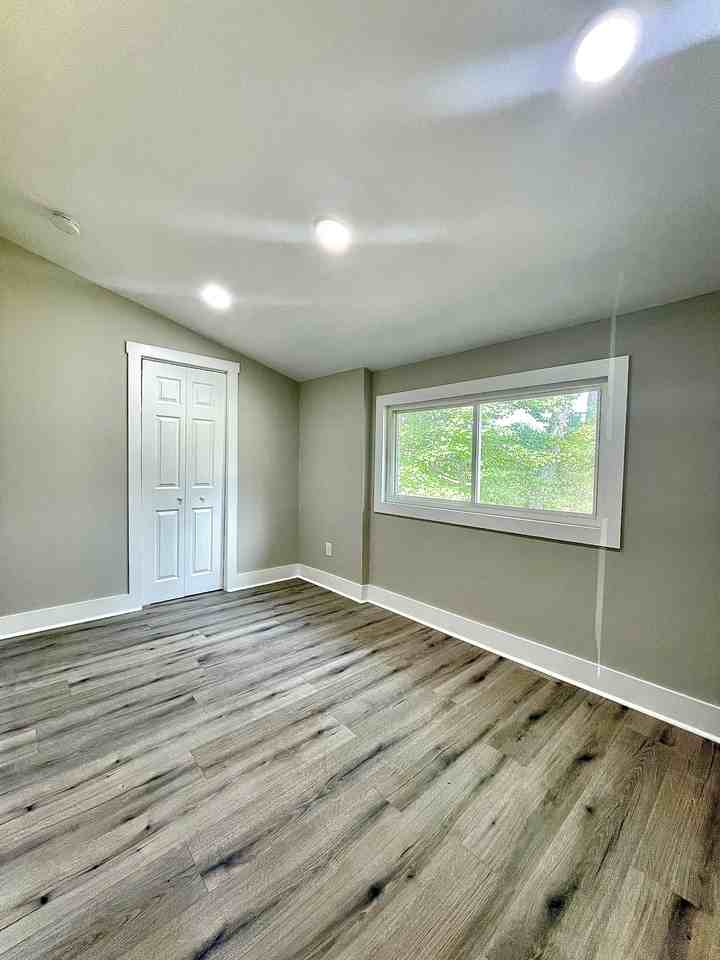 8015 N Tigerville Rd - Photo 2 of 16