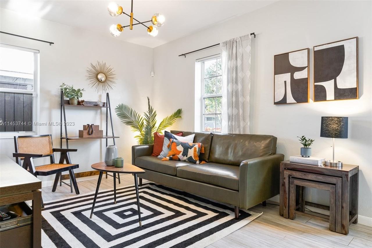 201 Ne 16th Ct - Photo 3 of 50