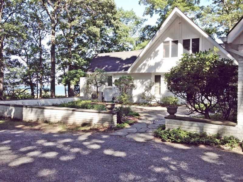 2545 Arrowhead Ln - Photo 2 of 16