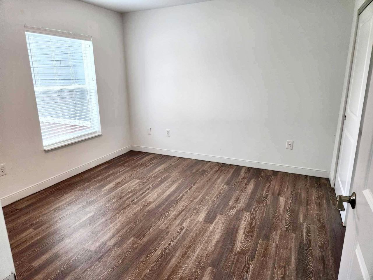 Oak Field Place - Photo 4 of 19