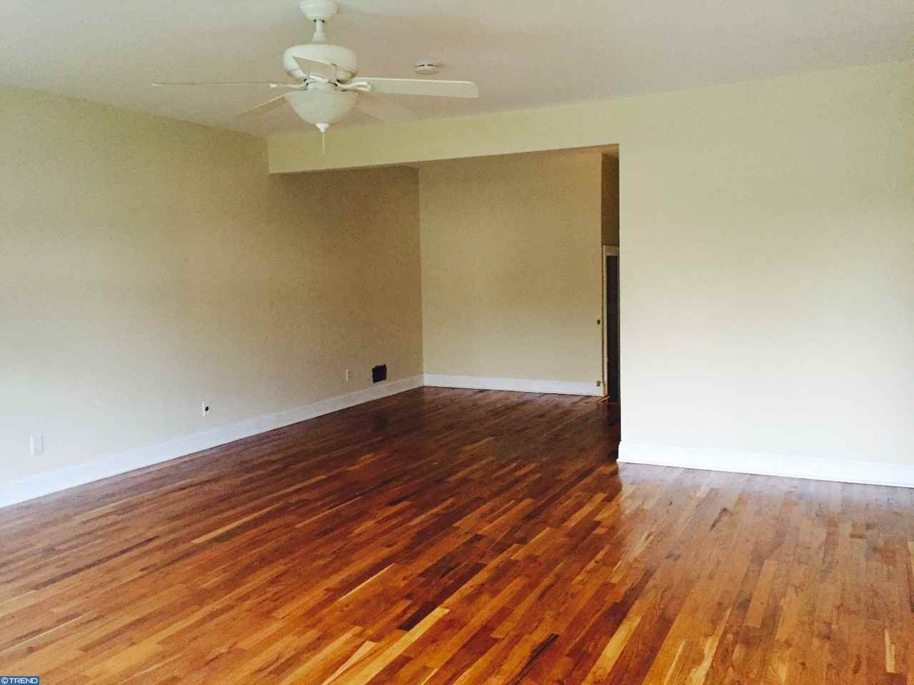 805 Holly Ln - Photo 2 of 11