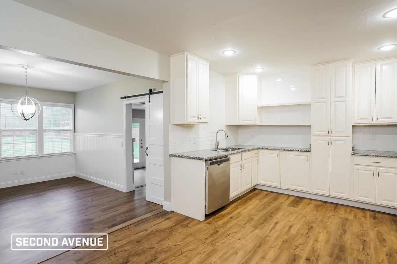 1011 Usher St - Photo 4 of 17
