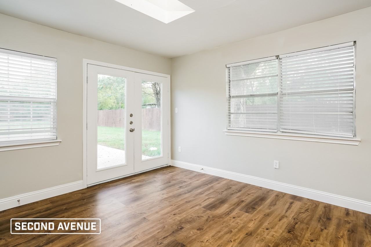 1011 Usher St - Photo 6 of 17