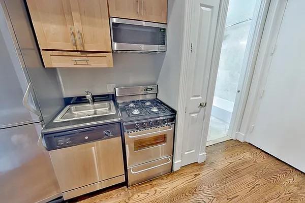 2828 1/2 East 1st Street ##2F - Photo 2 of 5
