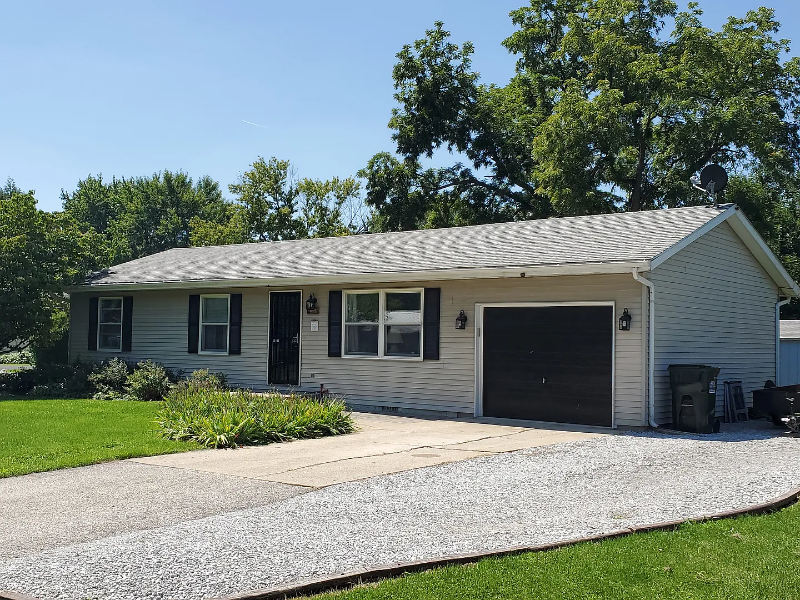 807 Walnut St - Photo 2 of 10