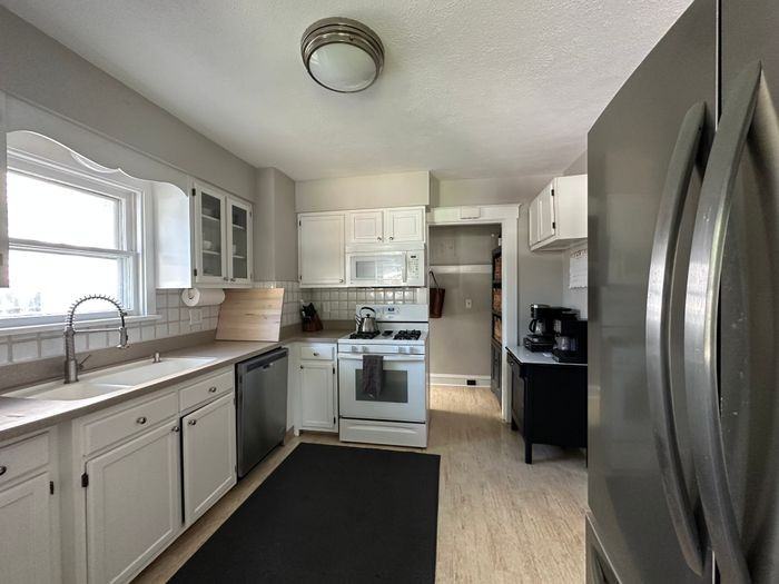 1680 Oakmount Rd - Photo 3 of 21