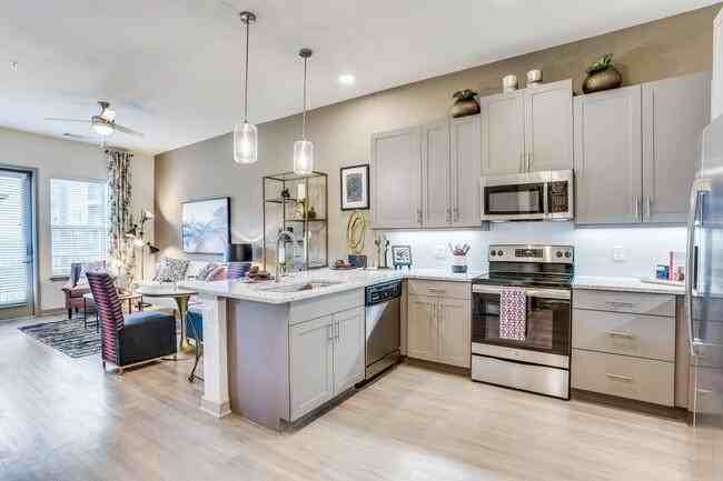 108 N Ewing Ave - Photo 2 of 9