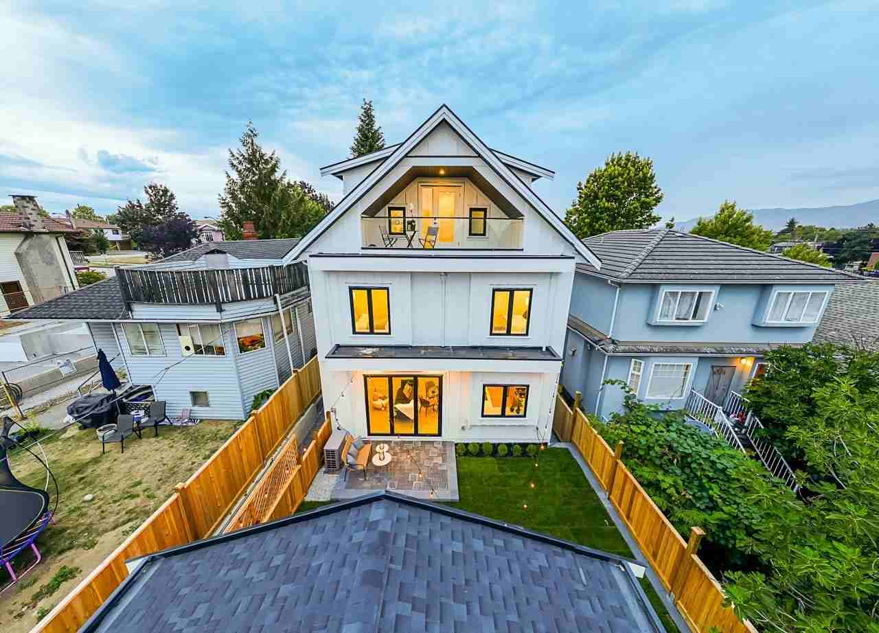 4488 Perry Street, Vancouver, BC V5N 3X5 3 Bedroom House for