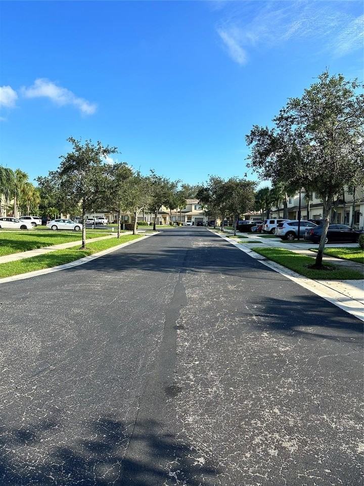 4766 Lago Vista Dr - Photo 2 of 8