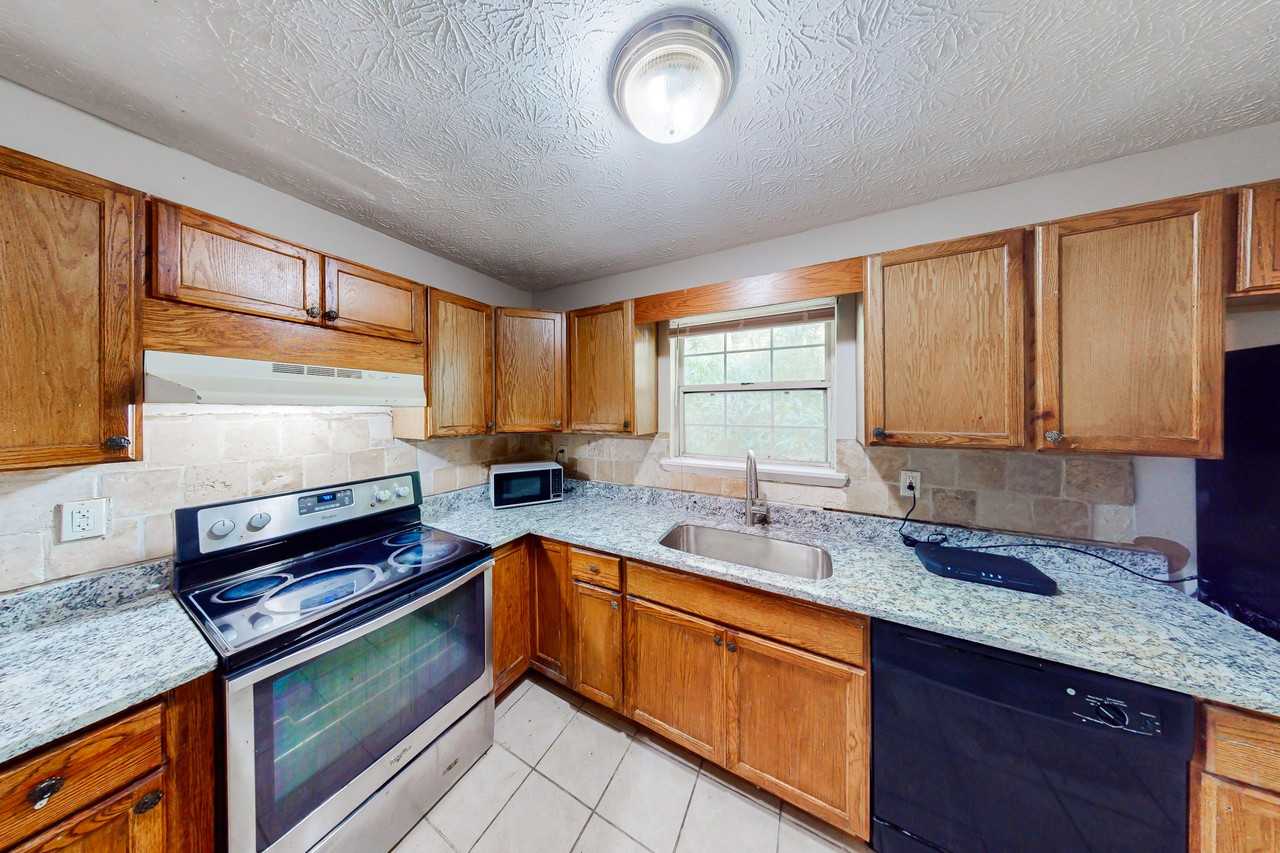 Carriage Ct - Photo 3 of 14