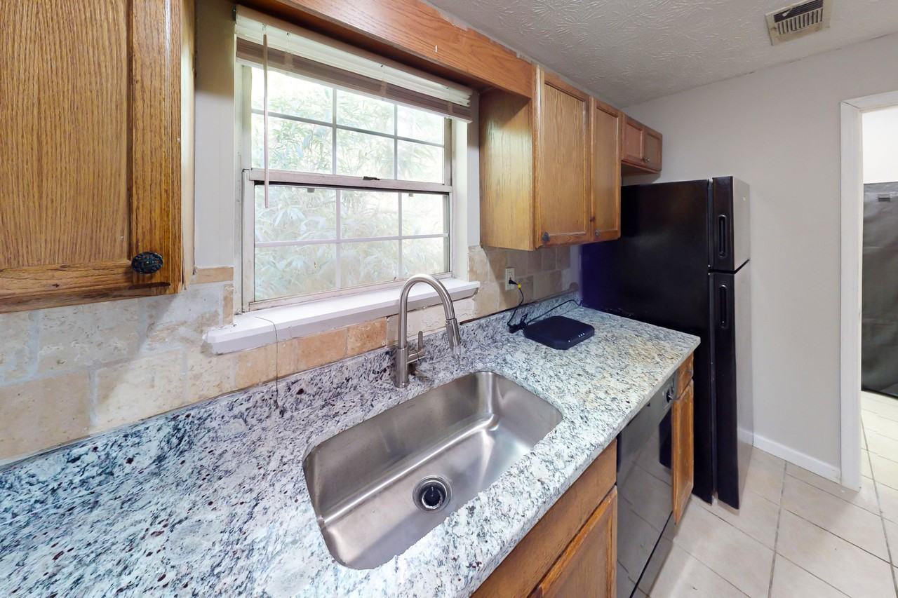 Carriage Ct - Photo 7 of 14