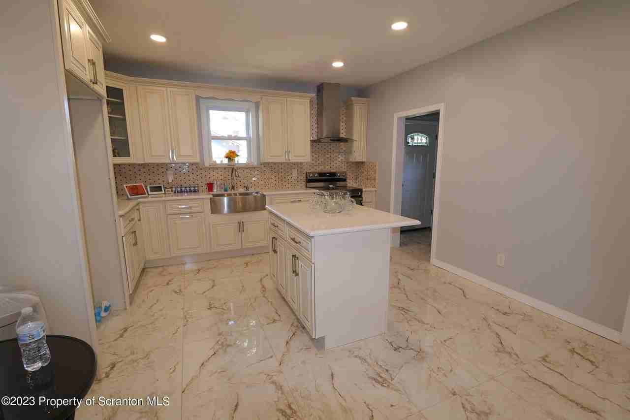 257 Laurel St - Photo 2 of 30