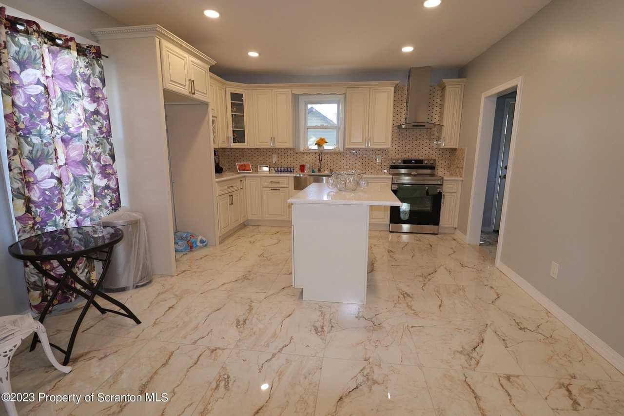 257 Laurel St - Photo 3 of 30
