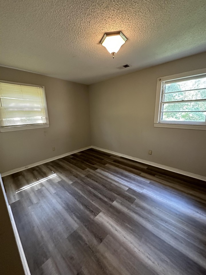 1885 Elmwood Dr #1 - Photo 6 of 10
