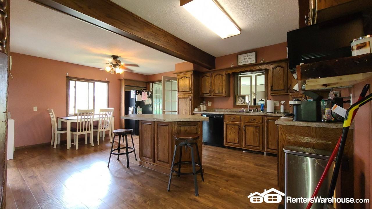 1553 190th St - Photo 3 of 10