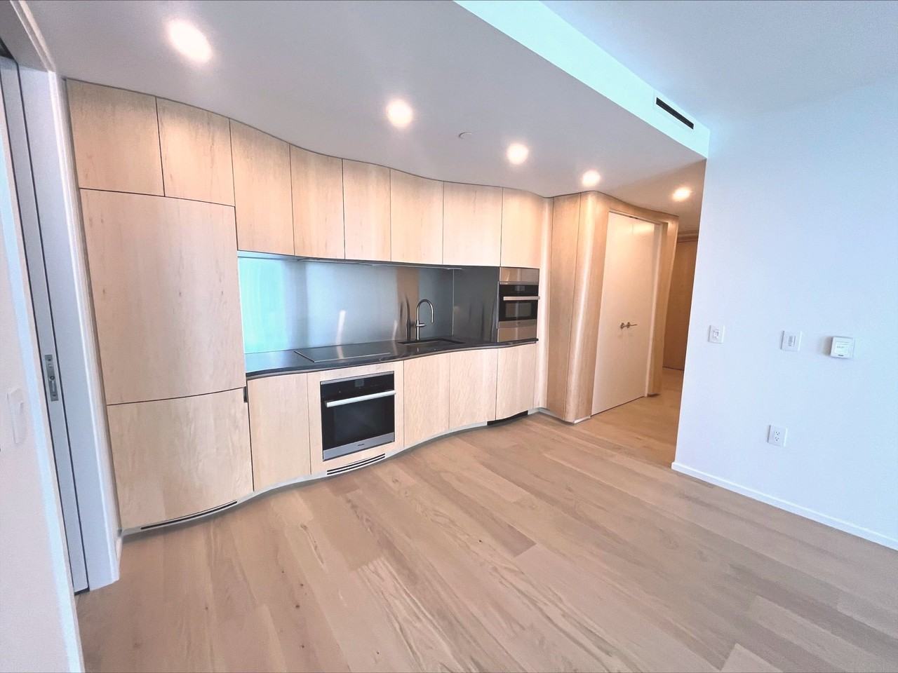 1568 Alberni Street #14X0