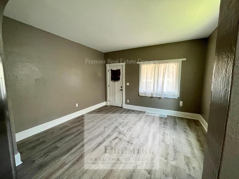 917 E Platte Ave - Photo 2 of 10