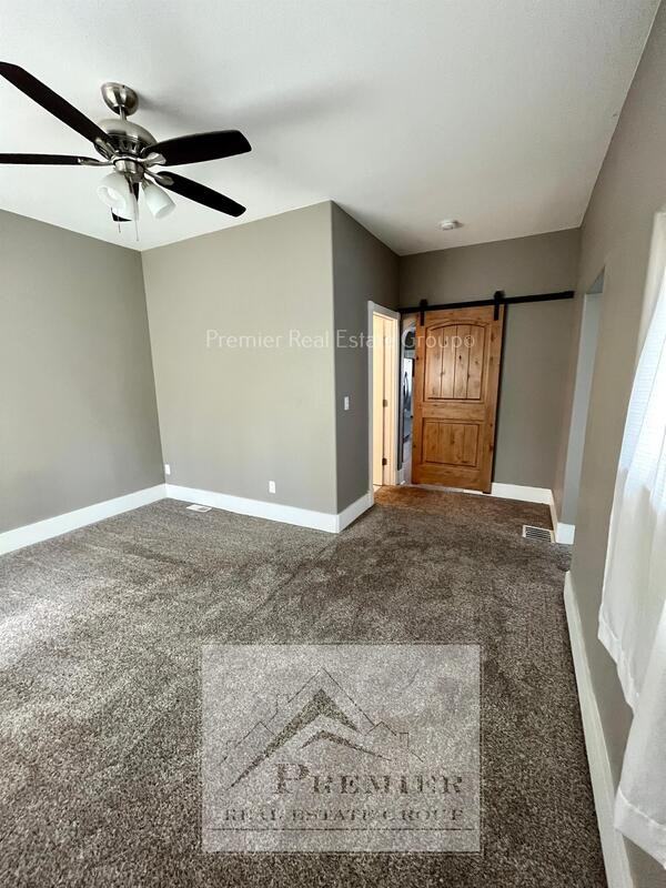 917 E Platte Ave - Photo 7 of 10