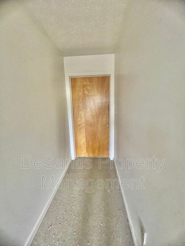 808 1/2 Fleming St - Photo 3 of 13