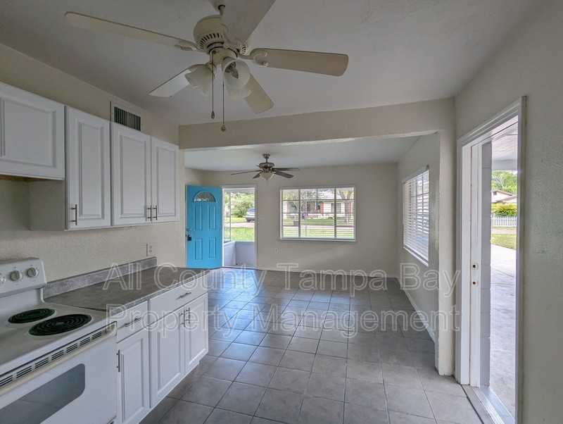 1318 Divot Ln - Photo 6 of 17