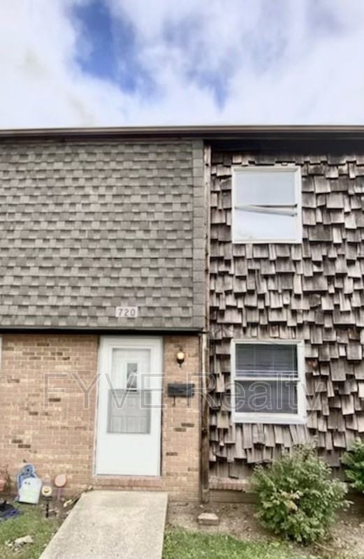 720 W Light St - Photo 2 of 27