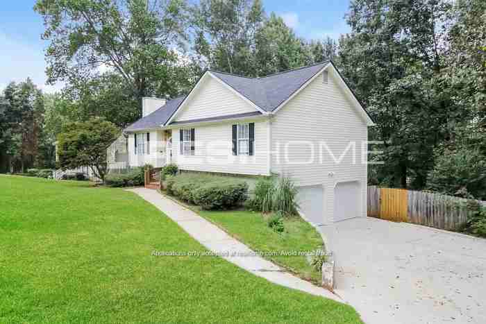 2720 Stonegate Dr - Photo 2 of 18