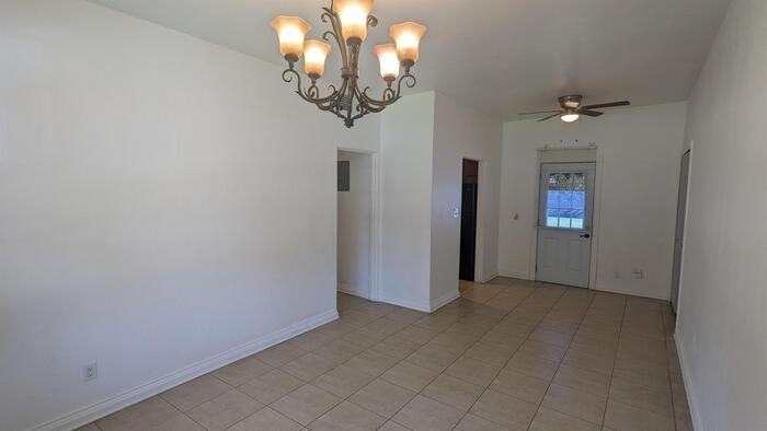 140 N Oxalis Dr - Photo 2 of 27